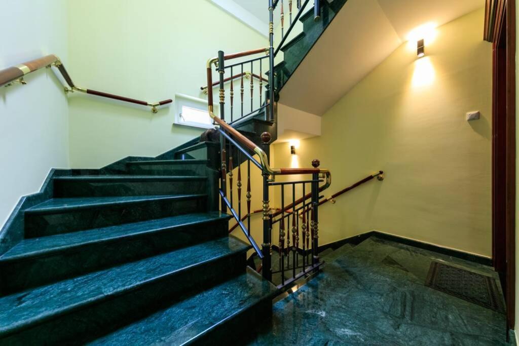 Seafront Apartment Duo Vis Luaran gambar