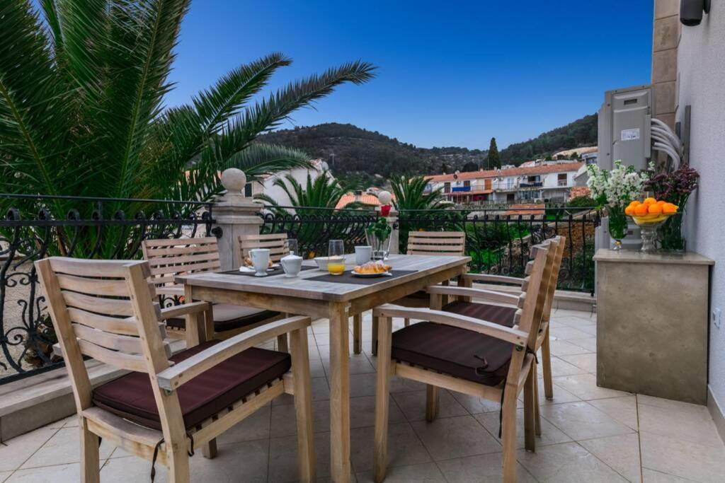 Seafront Apartment Duo Vis Luaran gambar