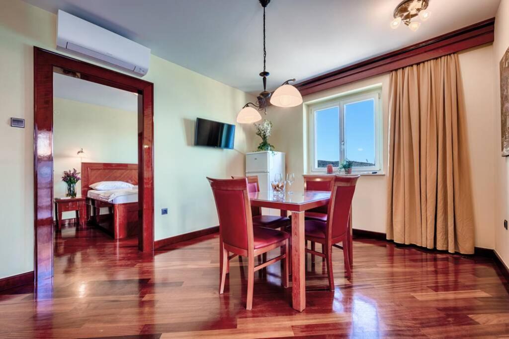 Seafront Apartment Duo Vis Luaran gambar