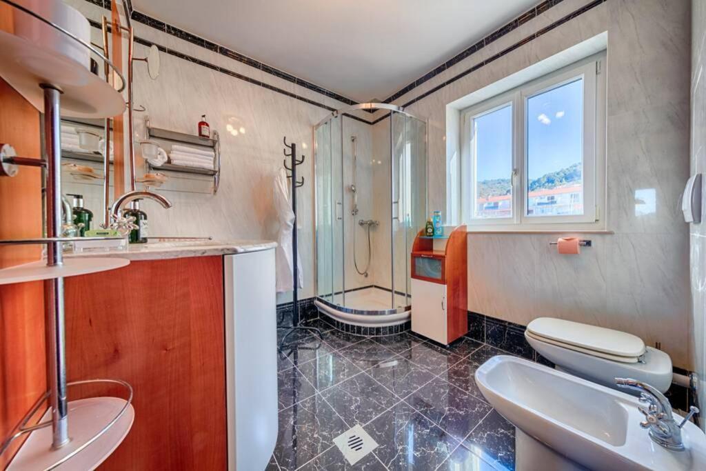 Seafront Apartment Duo Vis Luaran gambar