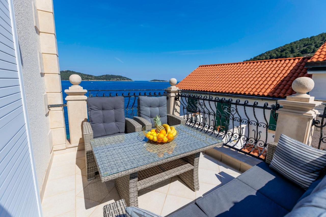 Seafront Apartment Duo Vis Luaran gambar